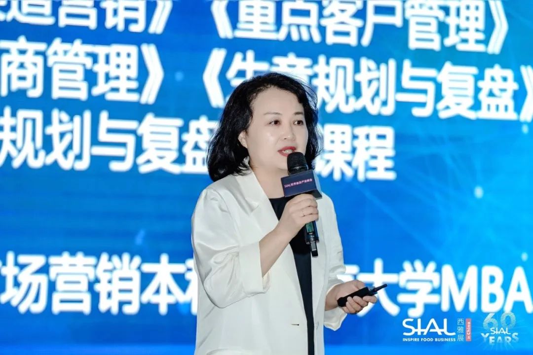 快消行業(yè)金牌培訓師，原快消行業(yè)世界500強品牌方業(yè)務高管王曉莉